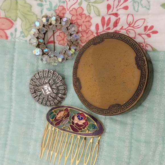Ladies Compact with Dresser Items Lot - Picture 1 of 6